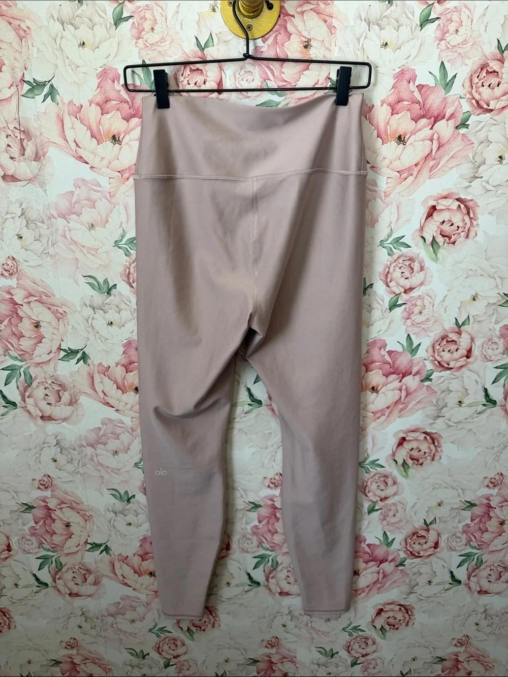 Alo Yoga Airlift Legging in Taupe size L Full Length High Rise 28” Pants